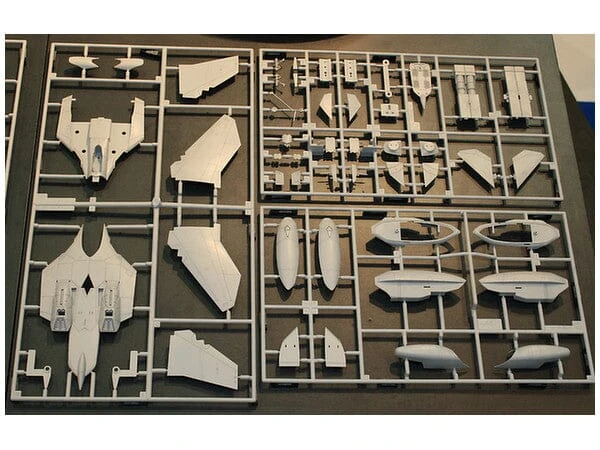 Macross Plus VF-11B Thunderbolt 1/72 Scale Model Kit 9 Macross Plus VF-11B Thunderbolt 1/72 Scale Model Kit - Image 7